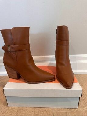 Naturalizer wide width Pointed Toe Block Heel Ankle Boots